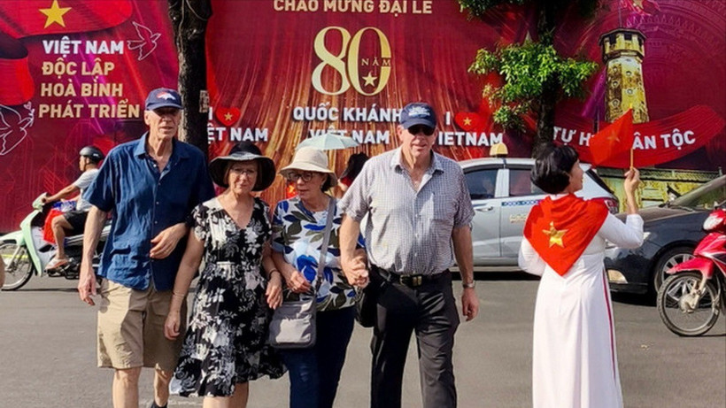 Du khách ấn tượng về sự gắn kết cộng đồng, niềm tự hào của người Việt Nam